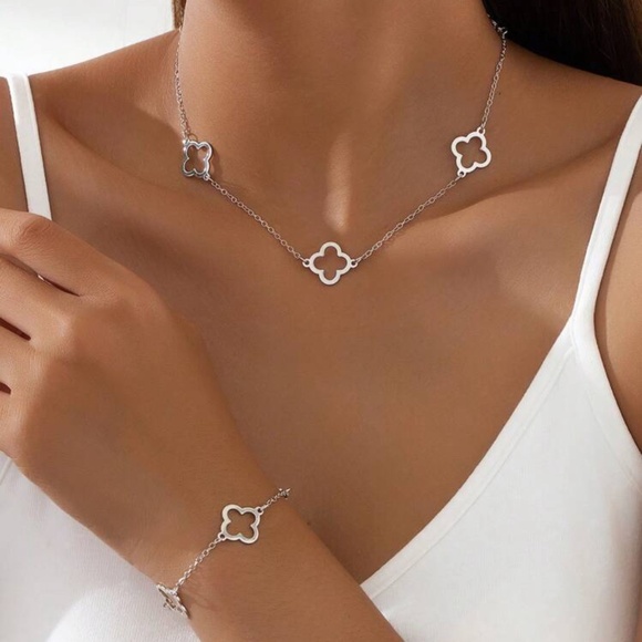Silver 2pc Clover Necklace & Bracelet Set - Picture 1 of 2